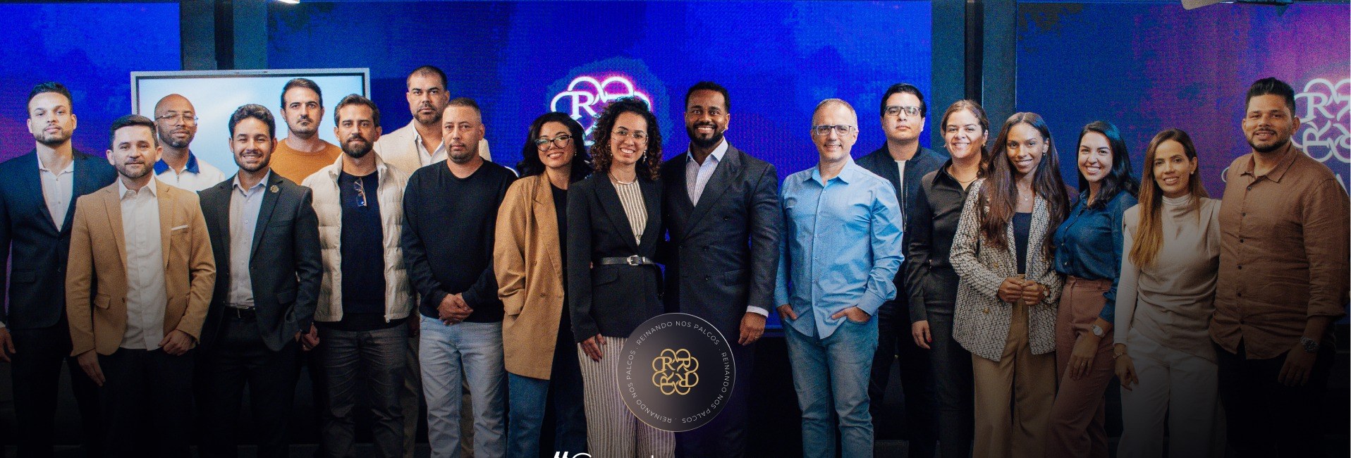 Turma do Reinando nos Palcos reunida no palco
