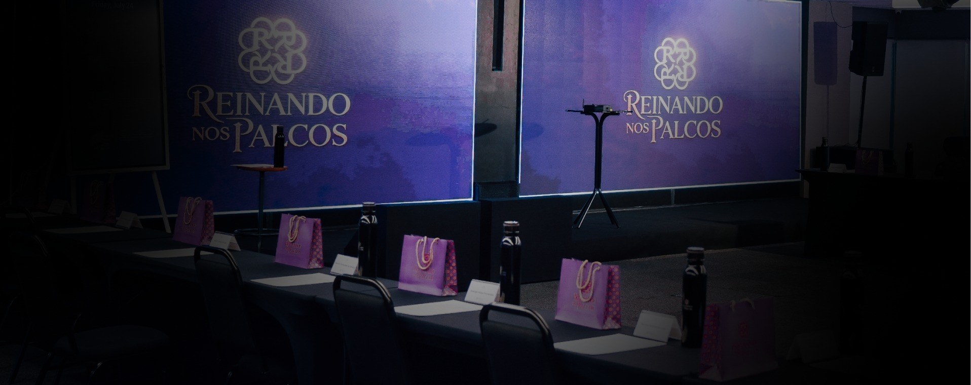 Palco do Reinando nos Palcos preparado para os participantes